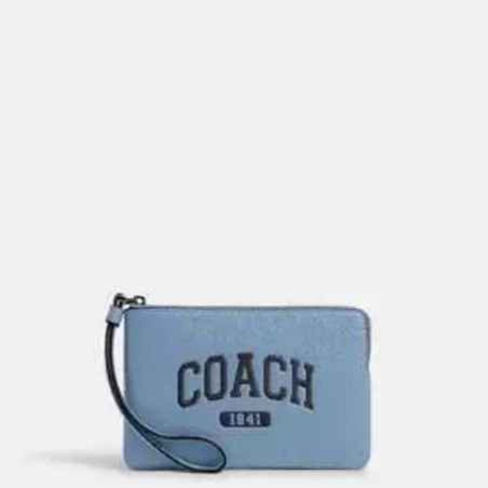 COACH VARSITY PEBBLE LEATHER WRISTLET. N.W.T. !